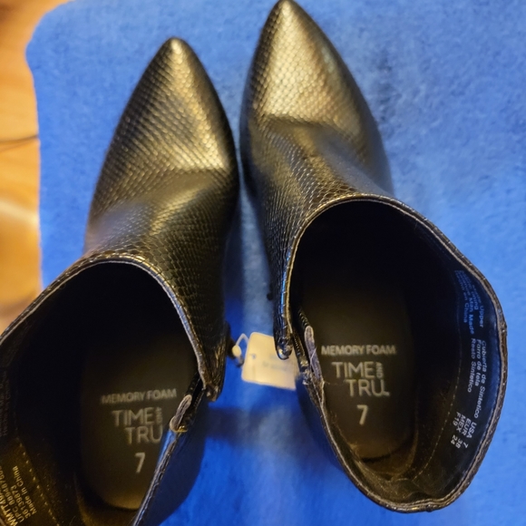 Time & Tru high heels - Picture 3 of 4